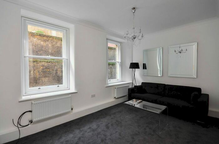 3 Bedroom Flat To Rent In Stafford Place, St James's Park, London, SW1E