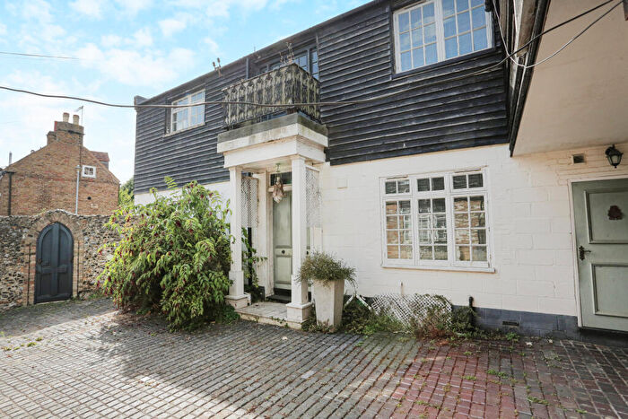 4 Bedroom Semi Detached House For Sale In The Courtyard, Broadstairs, CT10