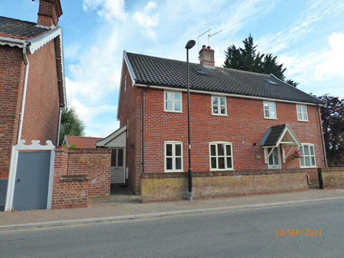 3 Bedroom Semi-Detached House To Rent In Norwich Road, Chedgrave, Loddon, NR14