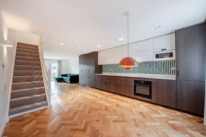 4 Bedroom End Of Terrace House To Rent In Brockley Park, Forest Hill, London, SE23