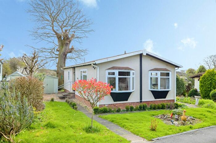 3 Bedroom Park Home For Sale In Bower Heath Lane, Harpenden, AL5