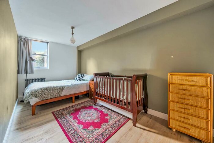 3 Bedroom Maisonette To Rent In Caldy Walk, Highbury And Islington, London, N1