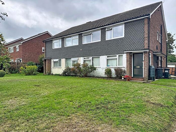 2 Bedroom Maisonette For Sale In Magpie Hall Lane, Bromley, BR2
