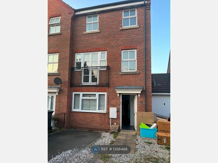 4 Bedroom Semi-Detached House To Rent In Larch Gardens, Wolverhampton, WV14