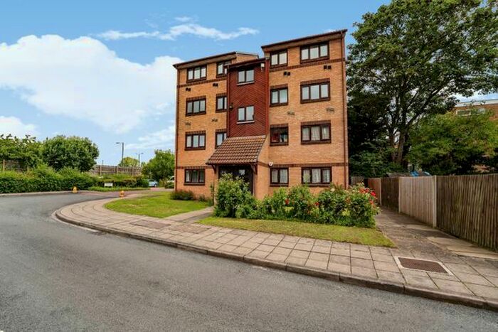1 Bedroom Flat To Rent In Wicket Road, Perivale, UB6