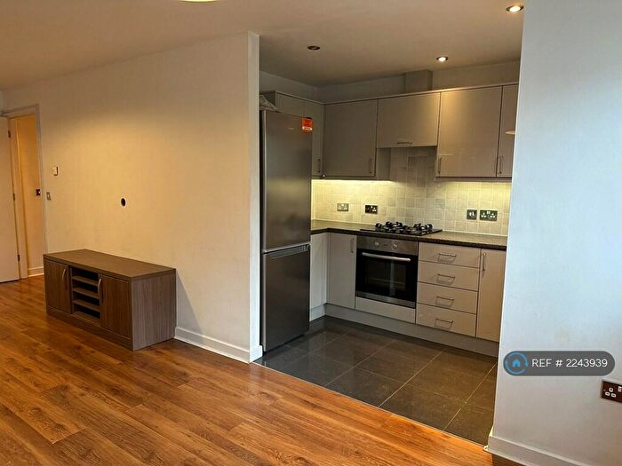1 Bedroom Flat To Rent In Montclair Court, London, N12