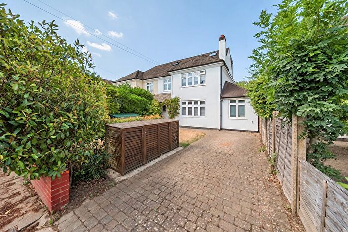 4 Bedroom Semi-Detached House For Sale In Jennings Road, St. Albans, AL1