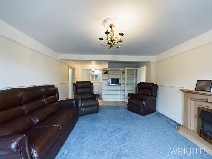 3 Bedroom Bungalow For Sale In Herns Lane, Welwyn Garden City, AL7