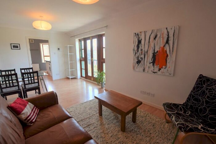 2 Bedroom Flat To Rent In Warriston Road, Canonmills, Edinburgh, EH3