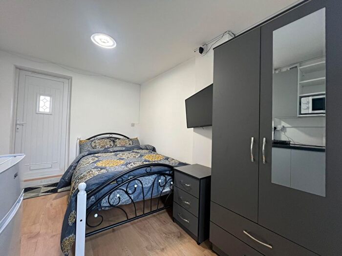 Studio To Rent In The Glade, Clayhall, Ilford, IG5