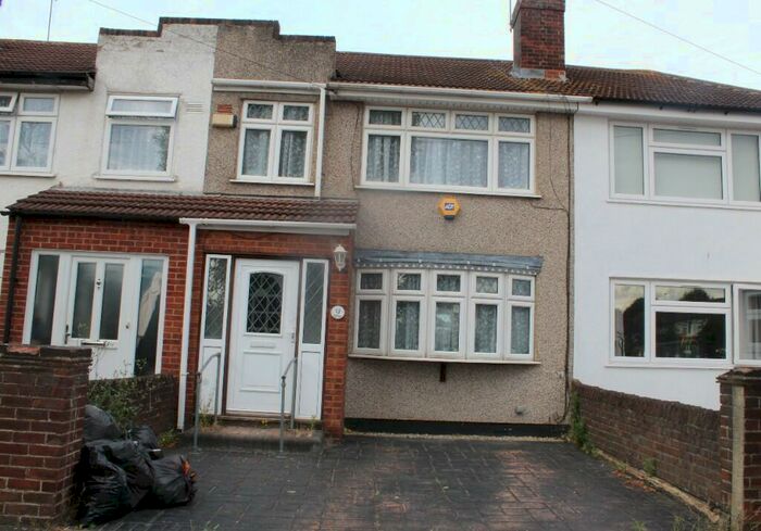 3 Bedroom End Of Terrace House To Rent In Spring Gardens, Hornchurch, London, RM12
