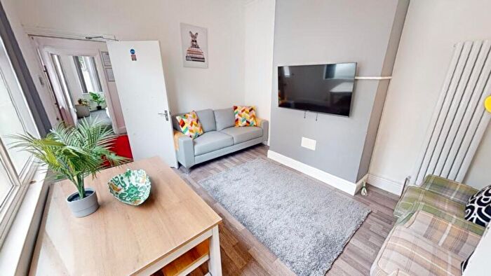 5 Bedroom House To Rent In Alberta Terrace, Nottingham, NG7