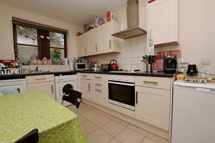 4 Bedroom Semi-Detached House To Rent In Kingsley Road, BS6