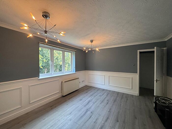 2 Bedroom Flat To Rent In Dormer Close, Aylesbury, HP21