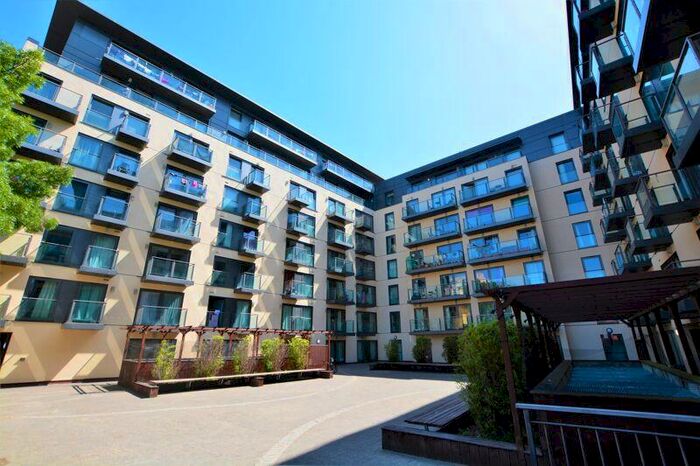 2 Bedroom Flat To Rent In High Street, Slough, SL1