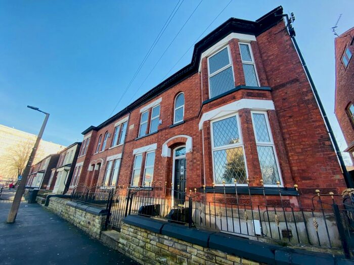 6 Bedroom End Of Terrace House To Rent In Lyme Grove, Shaw Heath, Stockport, SK2