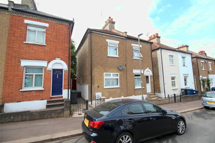 2 Bedroom Detached House To Rent In Jackson Road, Barnet, Hertfordshire, EN4