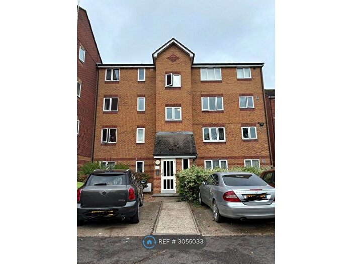 2 Bedroom Flat To Rent In Bream Close, London, N17