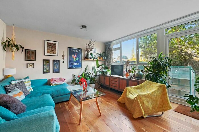 2 Bedroom Flat To Rent In Pollard Street, Bethnal Green, London, E2