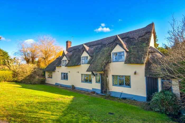 3 Bedroom Cottage For Sale In The Broadway, Great Dunmow, CM6
