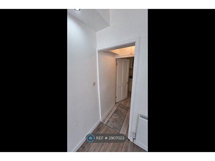 Studio To Rent In Bristow Road, Hounslow, TW3