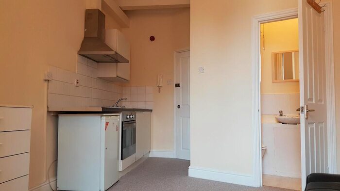 Studio To Rent In High Road, Willesden, NW10