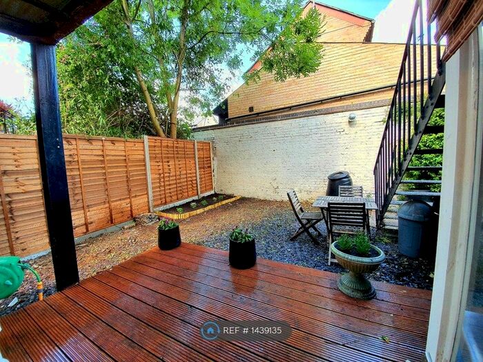 2 Bedroom Flat To Rent In Canon Beck Road, Rotherhithe, SE16