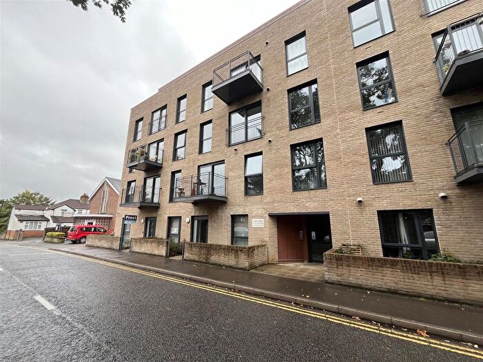 2 Bedroom Flat To Rent In Oak End Way, Gerrards Cross, SL9