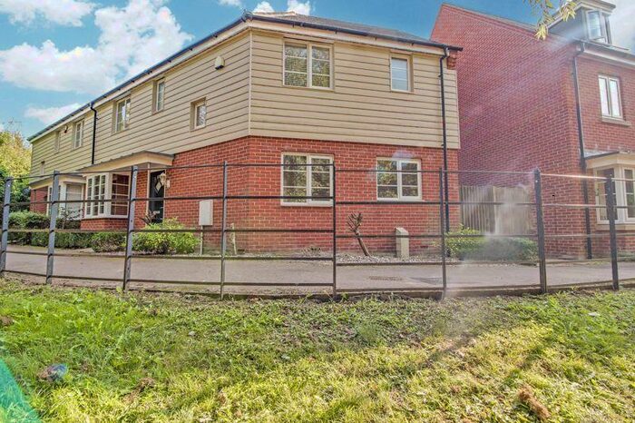 4 Bedroom Semi-Detached House To Rent In Stone Hill, Loves Farm, St. Neots, PE19