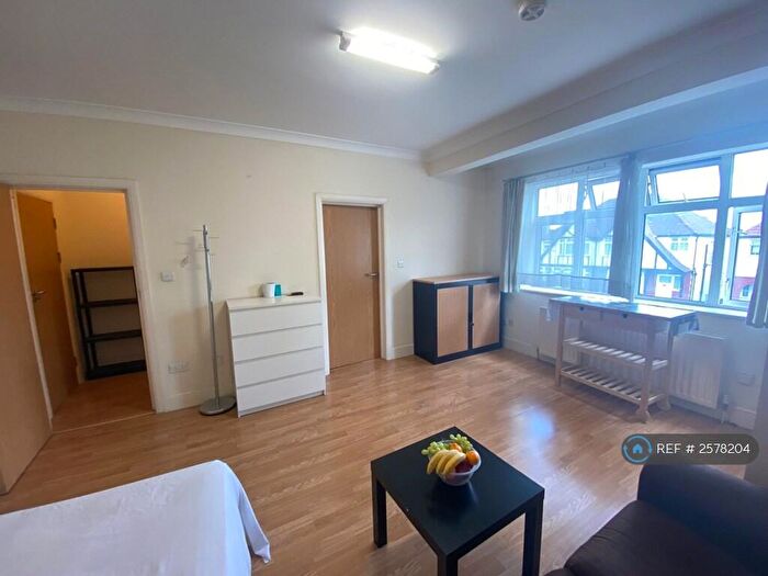 Studio To Rent In Tanfield Avenue, London, NW2