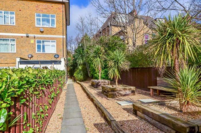 2 Bedroom Flat For Sale In Eldon Park, South Norwood, London, SE25