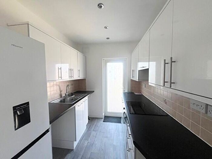 3 Bedroom House To Rent In Willow Street, Romford, RM7