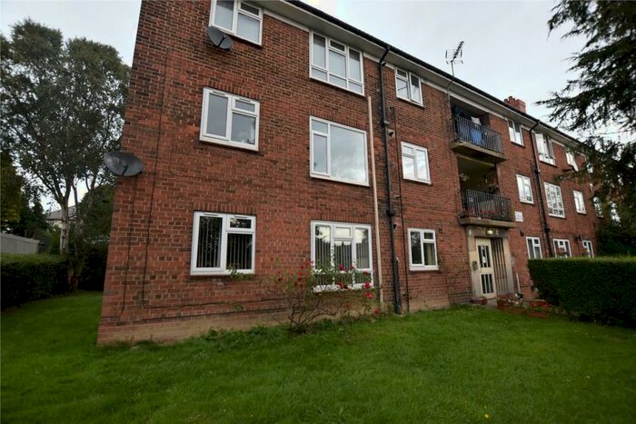 2 Bedroom Apartment To Rent In Lingfield View, Leeds, West Yorkshire, LS17