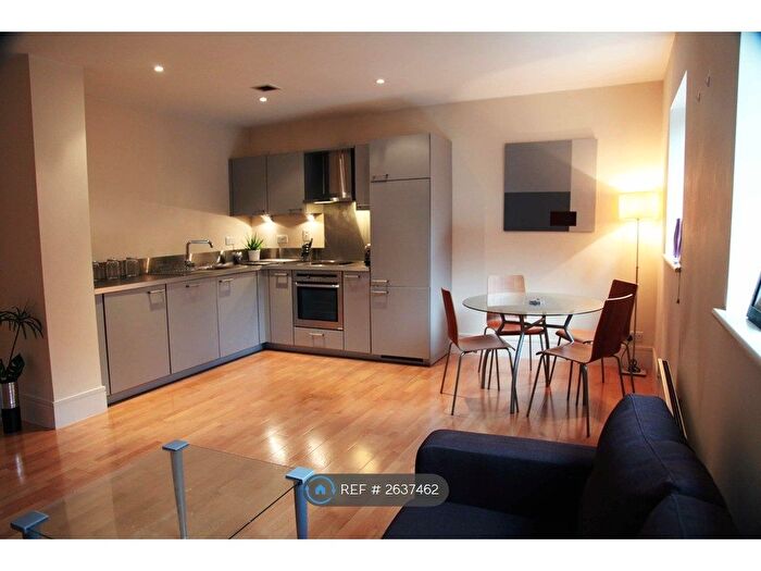 1 Bedroom Flat To Rent In Lockes Yard, Manchester, M1