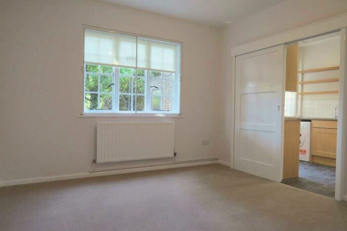 3 Bedroom Terraced House To Rent In Park Hall Road, West Dulwich, London, SE21
