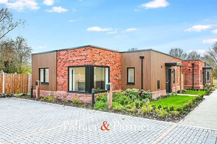 2 Bedroom Bungalow For Sale In Galleywood Road, Great Baddow, Chelmsford, Essex, CM2