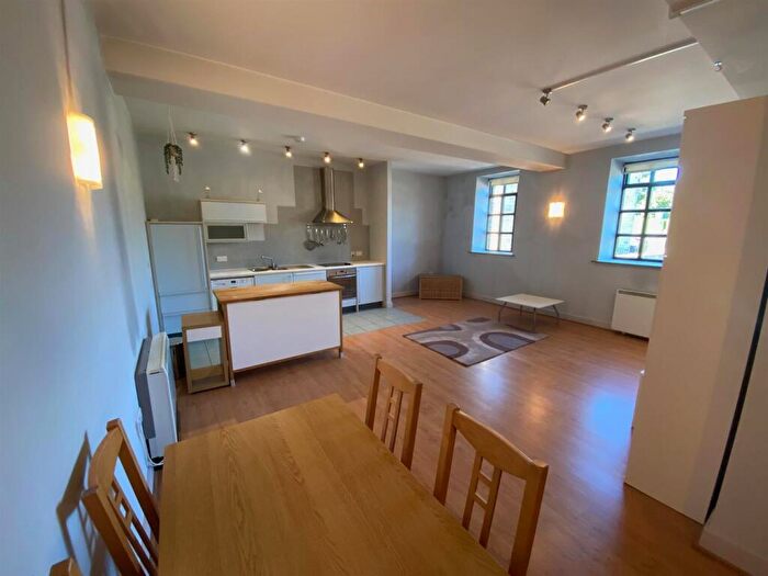 2 Bedroom Flat To Rent In Cumin Court, Honley, Holmfirth, HD9