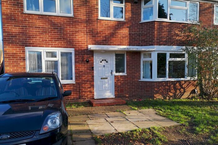 2 Bedroom Maisonette To Rent In Edinburgh Road, Maidenhead, SL6
