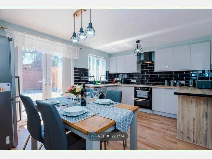 4 Bedroom Semi-Detached House To Rent In Ward Street, Manchester, M40