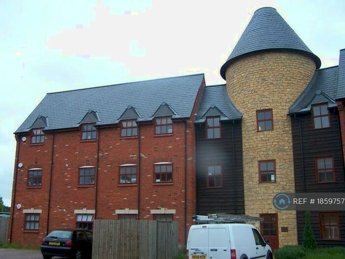 2 Bedroom Flat To Rent In Islington Grove, Monkston Park, Milton Keynes, MK10