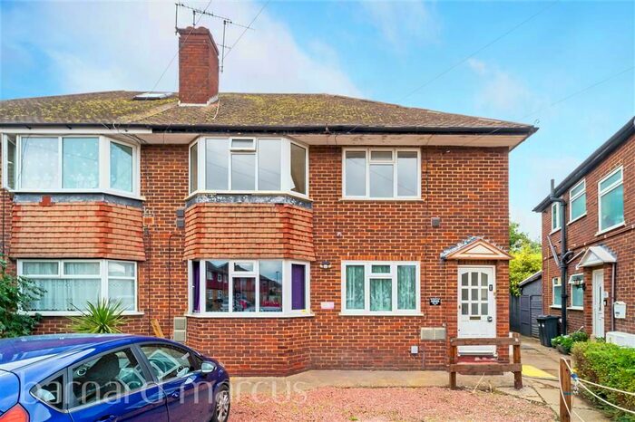 2 Bedroom Maisonette To Rent In The Gardens, Feltham, TW14