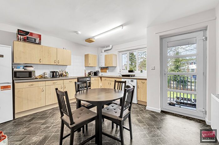 2 Bedroom Maisonette For Sale In Heron Court, Staines-Upon-Thames, TW18