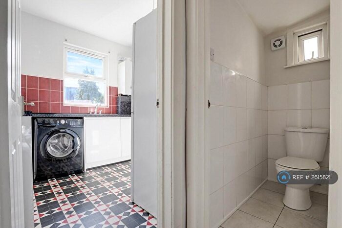 3 Bedroom Flat To Rent In Croydon Road, Beckenham, BR3