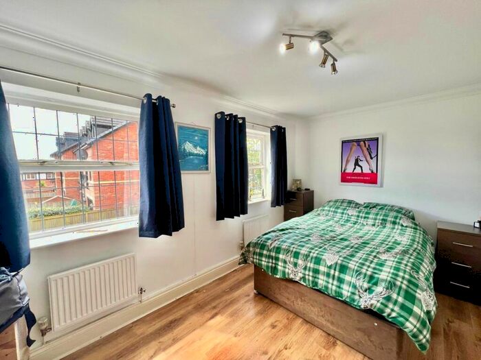 1 Bedroom Flat For Sale In Chandlers Row, Worsley, M28