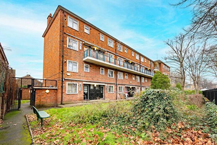 2 Bedroom Maisonette For Sale In Grange Grove, Canonbury, London, N1
