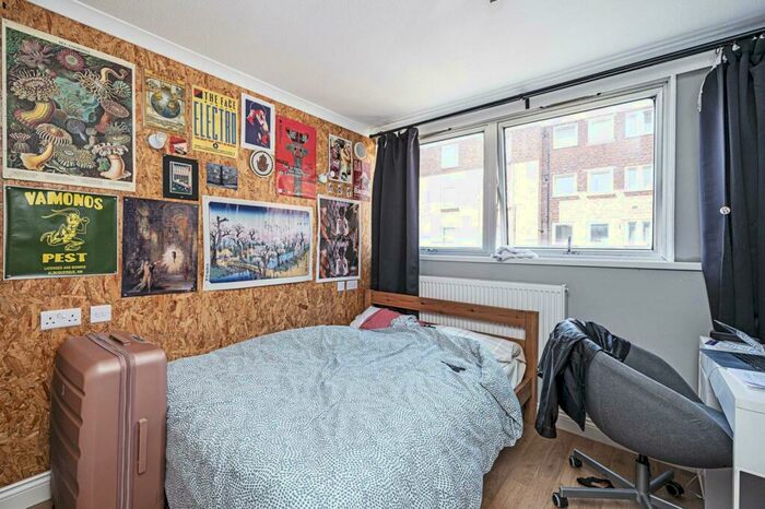 3 Bedroom Flat To Rent In Cyrus Street, Islington, London, EC1V