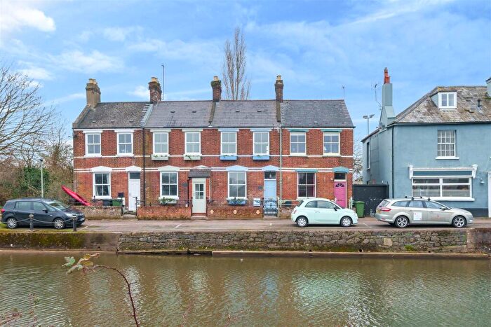 2 Bedroom Terraced House For Sale In Canal Banks, Exeter, EX2
