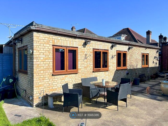 1 Bedroom Detached House To Rent In The Mall, London, N14