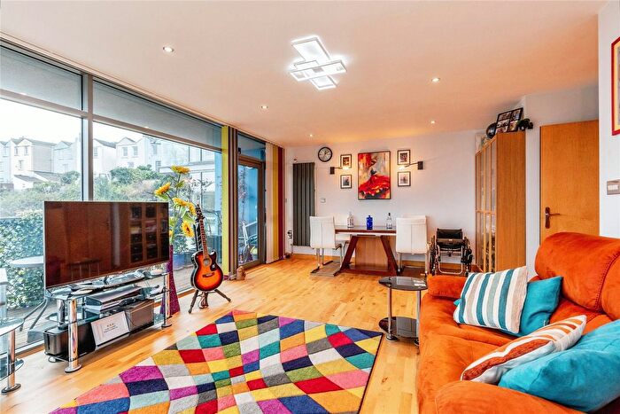 2 Bedroom Flat For Sale In Court, Bristol, BS1