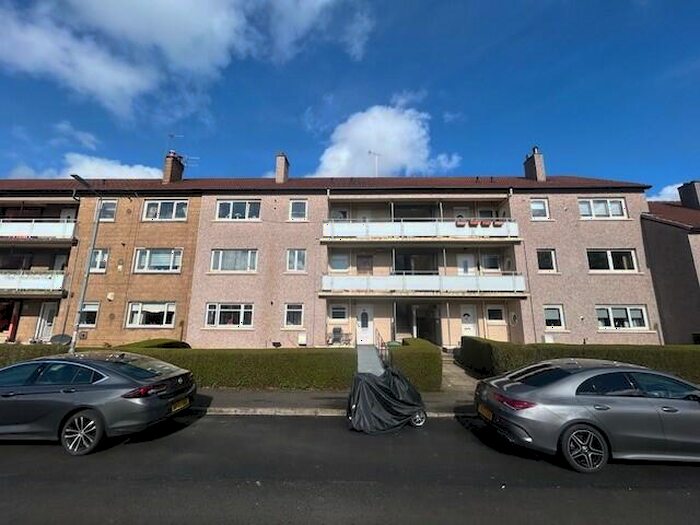 3 Bedroom Flat To Rent In Paisley Road West, Cardonald, G52